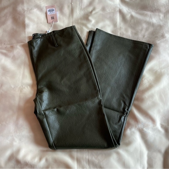 Tigermist- Olive Teddie PU Leather Mid Rise Flared Pants Size XL NWT - Picture 3 of 6